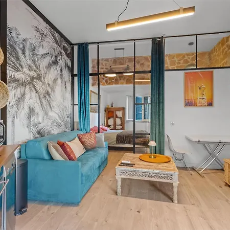 Au Bord De A Apartment